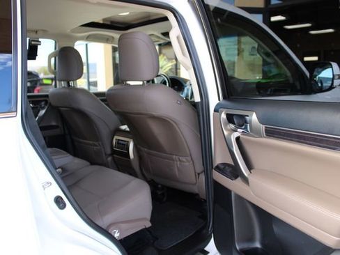 Used 2021 Lexus GX 460 Premium w/ Premium Package image 30