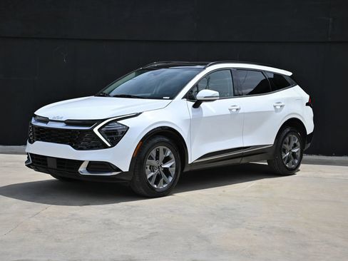 Used 2025 Kia Sportage EX w/ Premium Package image 3