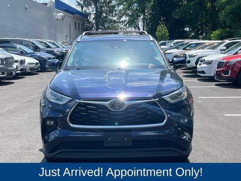 Used 2020 Toyota Highlander Limited AWD/4WD image 2