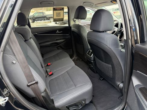 Used 2020 Kia Sorento LX image 30