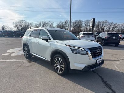 Used 2023 Nissan Pathfinder Platinum w/ Cargo Package