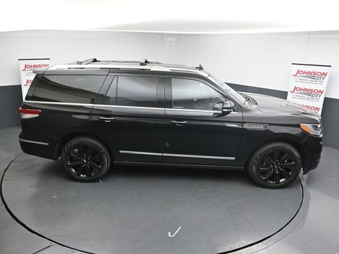 Used 2022 Lincoln Navigator Reserve image 17