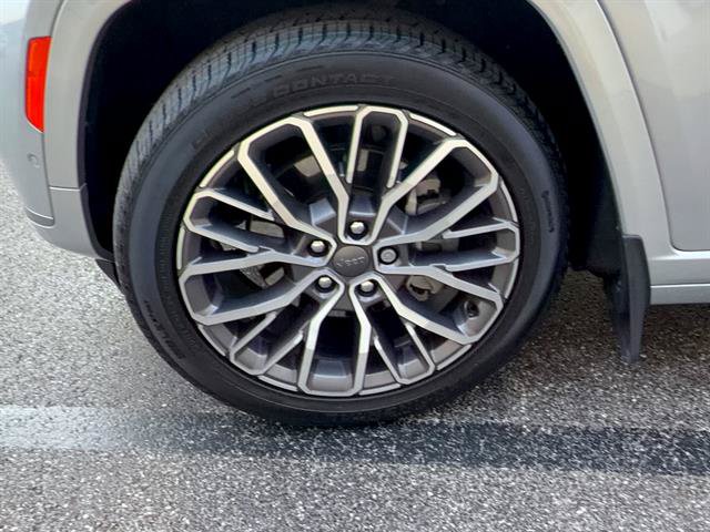 Used 2023 Jeep Grand Cherokee L Summit AWD/4WD image 34