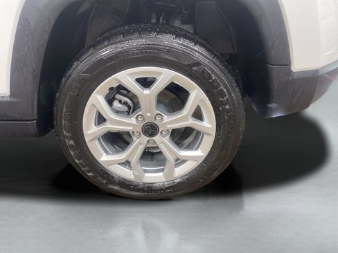 Used 2025 Jeep Compass Latitude AWD/4WD image 23