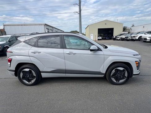 Used 2024 Hyundai Kona SEL image 4
