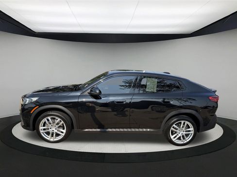 Used 2025 BMW X2 xDrive28i AWD/4WD image 4