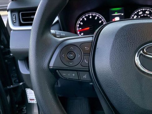 Used 2021 Toyota RAV4 LE image 23