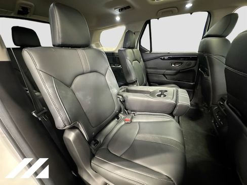 Used 2025 Honda Pilot Touring image 32