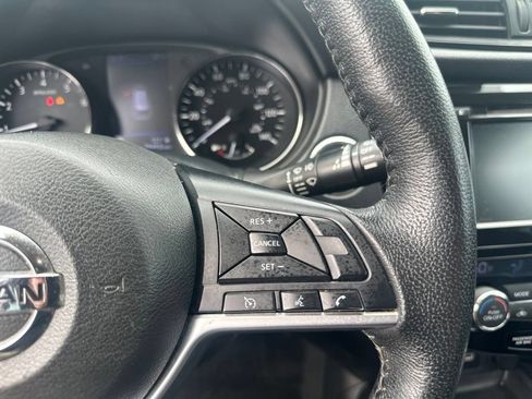 Used 2020 Nissan Rogue SV FWD image 19