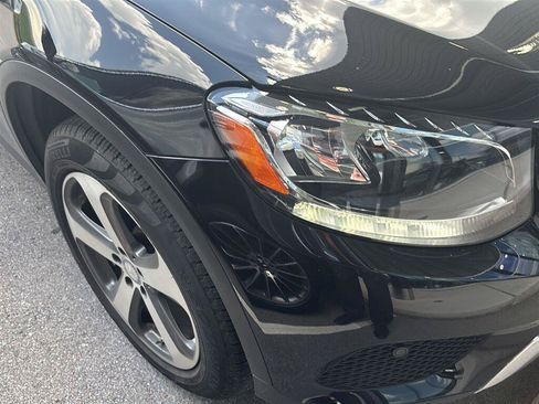 Used 2017 Mercedes-Benz GLC 300 image 3