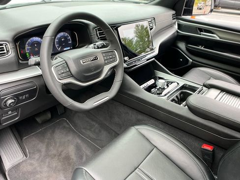 Used 2025 Jeep Wagoneer 4WD w/ Premium Group I image 10