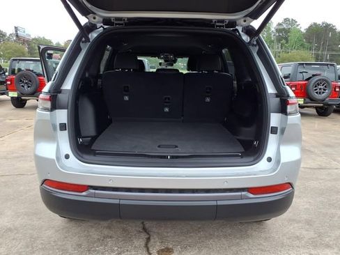 New 2026 Jeep Grand Cherokee Altitude RWD image 18