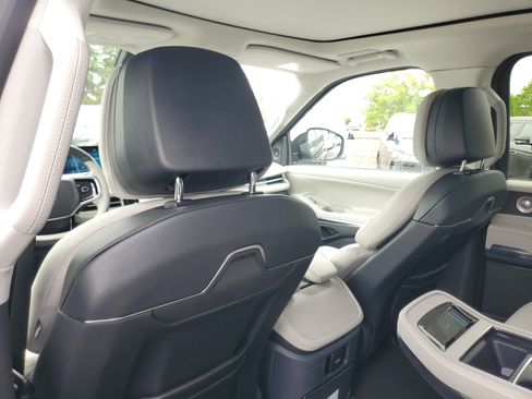 New 2026 Lincoln Navigator Reserve w/ Jet Appearance Package AWD/4WD image 26