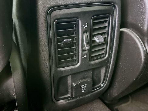 Used 2019 Jeep Grand Cherokee Altitude RWD image 12