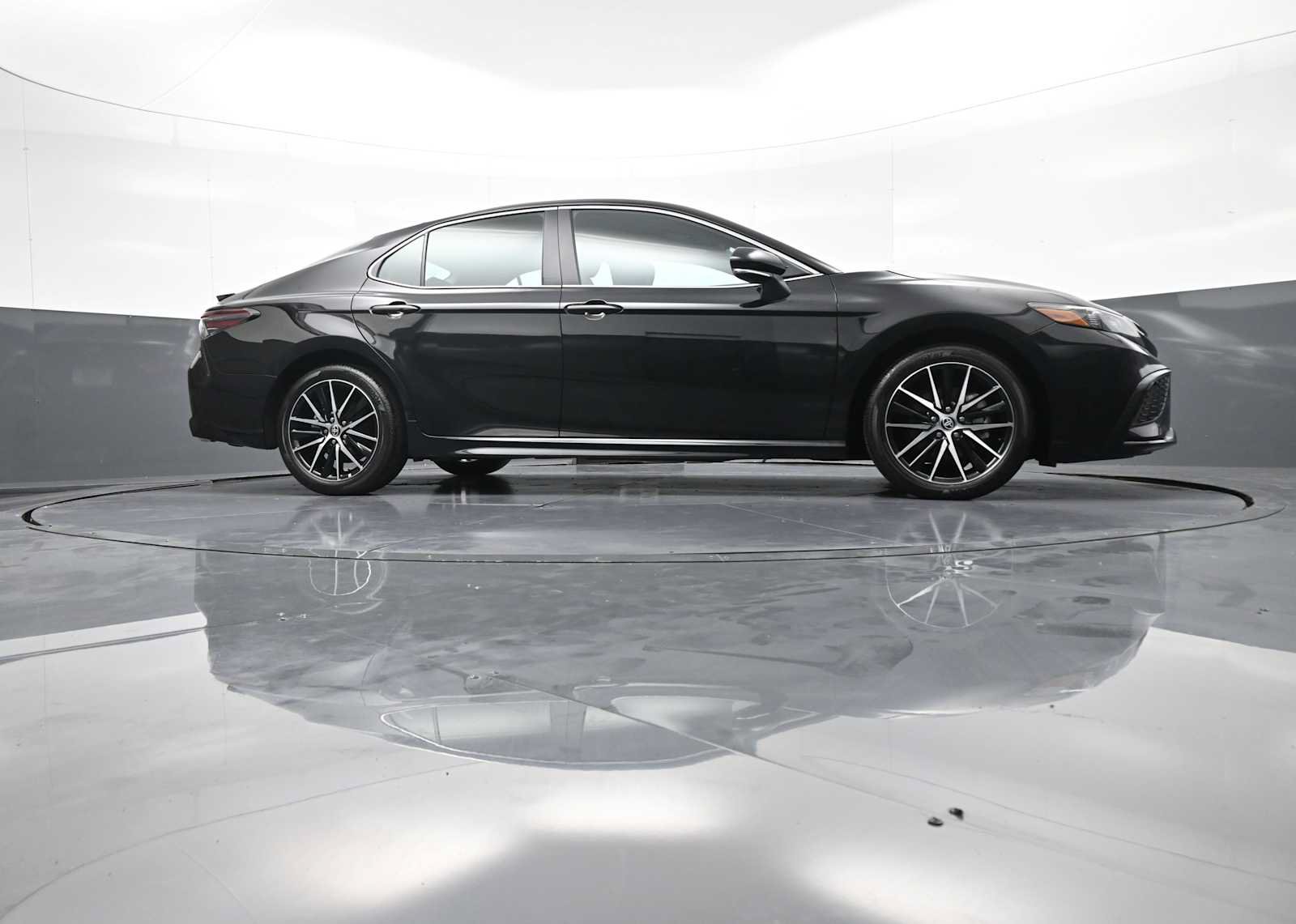 Used 2024 Toyota Camry SE AWD/4WD image 28