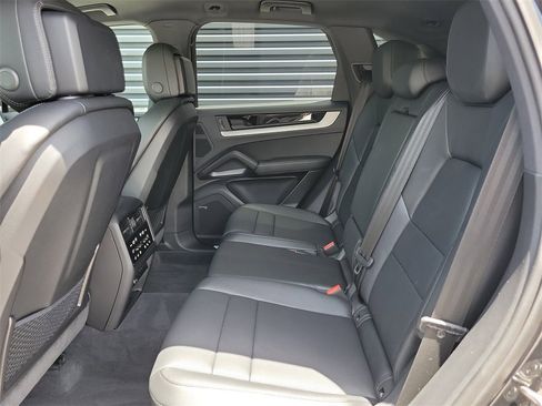 Used 2025 Porsche Cayenne image 24