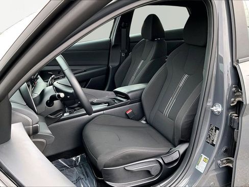 Used 2025 Hyundai Elantra Sport image 25