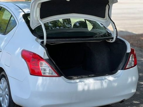 Used 2014 Nissan Versa SV FWD image 37