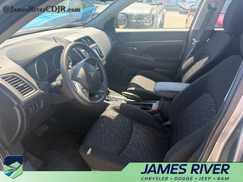 Used 2025 Mitsubishi Outlander Sport ES AWD/4WD image 2