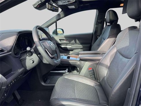 Used 2025 Toyota Sienna Platinum image 21