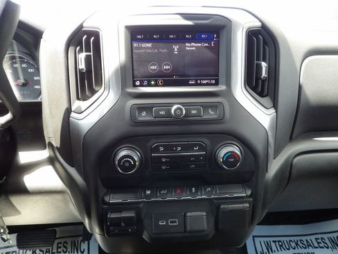 Used 2022 Chevrolet Silverado 2500 Custom w/ Custom Value Package image 22