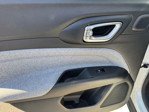 Certified 2022 Jeep Compass Latitude w/ Sun and Sound Group image 15