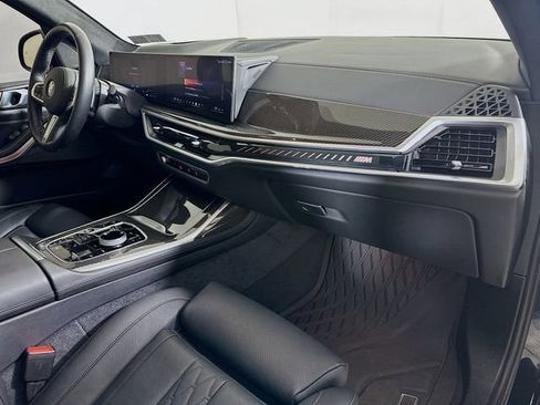 Used 2025 BMW X7 M60i w/ Executive Package image 33