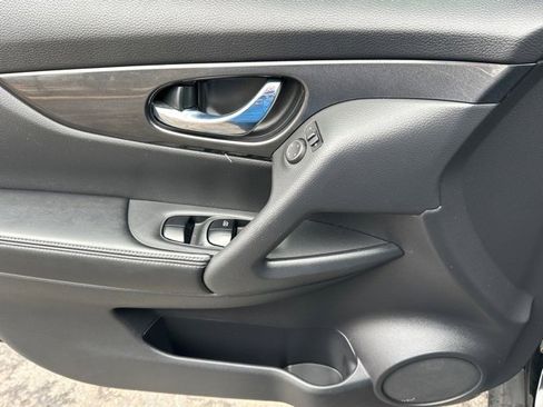 Used 2017 Nissan Rogue S image 21