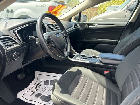 Used 2020 Ford Fusion SE FWD image 21