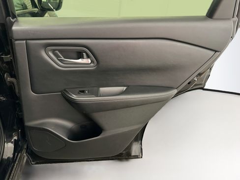 Used 2025 Nissan Rogue SV AWD/4WD image 31