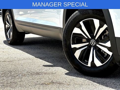 Certified 2026 Volkswagen Atlas SE FWD image 2