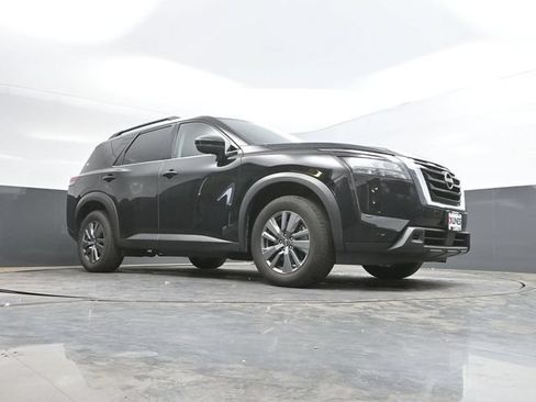 Used 2025 Nissan Pathfinder SV FWD image 50
