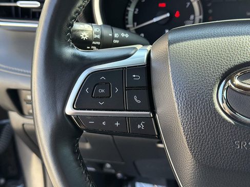 Used 2021 Toyota Highlander XSE FWD image 36