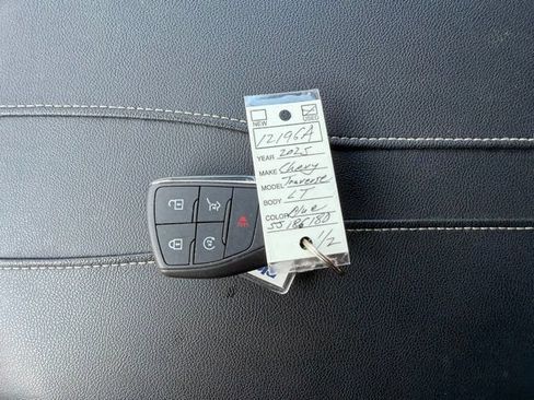 Used 2025 Chevrolet Traverse LT w/ Driver Confidence Package FWD image 27