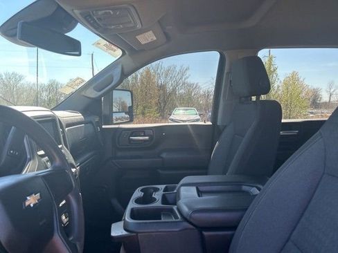 Used 2024 Chevrolet Silverado 2500 Custom w/ Custom Value Package image 12