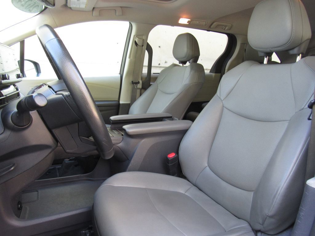 Certified 2024 Toyota Sienna XLE FWD image 11