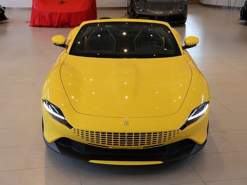 Certified 2025 Ferrari Roma Spider RWD image 24
