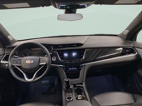 Used 2025 Cadillac XT6 Premium Luxury AWD/4WD image 24