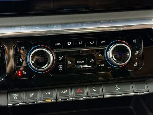 Used 2024 GMC Sierra 2500 Denali Ultimate image 18