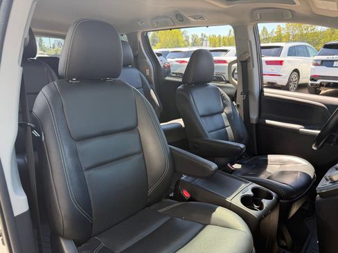 Used 2017 Toyota Sienna SE FWD image 24