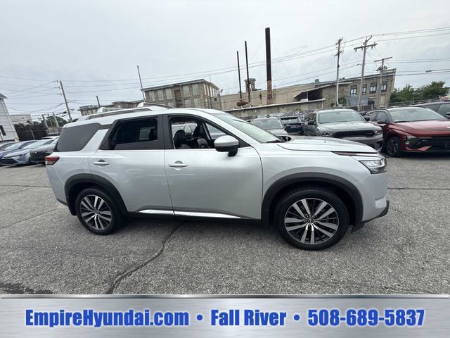 Used 2022 Nissan Pathfinder Platinum w/ Lighting Package (N92) AWD/4WD image 3
