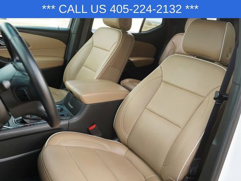 Used 2023 Chevrolet Traverse Premier FWD image 21