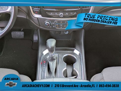 Used 2021 Chevrolet Traverse LT FWD image 19