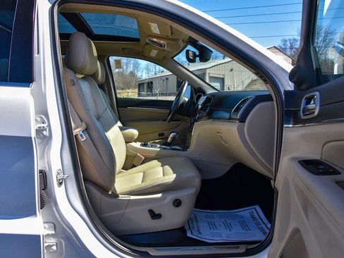 Certified 2021 Jeep Grand Cherokee Limited w/ Luxury Group II image 9