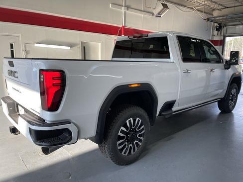 New 2026 GMC Sierra 2500 Denali Ultimate AWD/4WD image 4