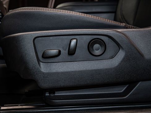 Used 2023 GMC Sierra 1500 AT4 w/ Technology Package image 24