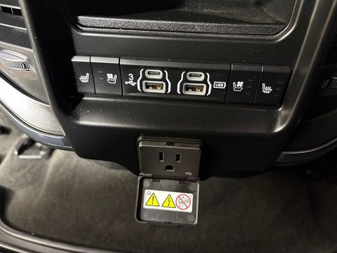 Used 2020 RAM 1500 Limited w/ Black Appearance Package AWD/4WD image 36