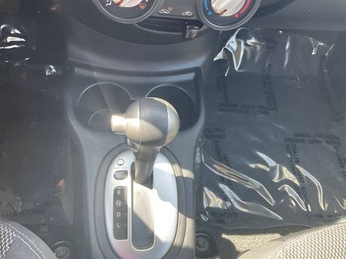 Used 2014 Nissan Versa SV FWD image 15