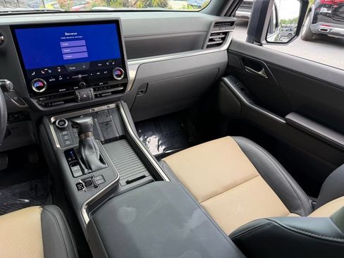 Used 2024 Lexus GX 550 AWD/4WD image 41