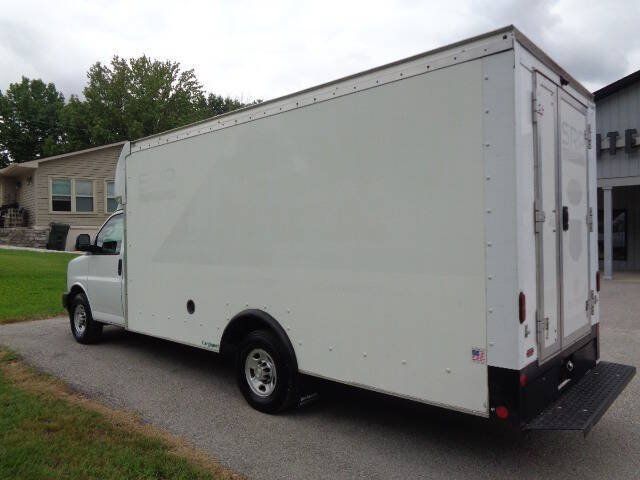 Used 2021 Chevrolet Express 3500 w/ Power Convenience Package RWD image 3